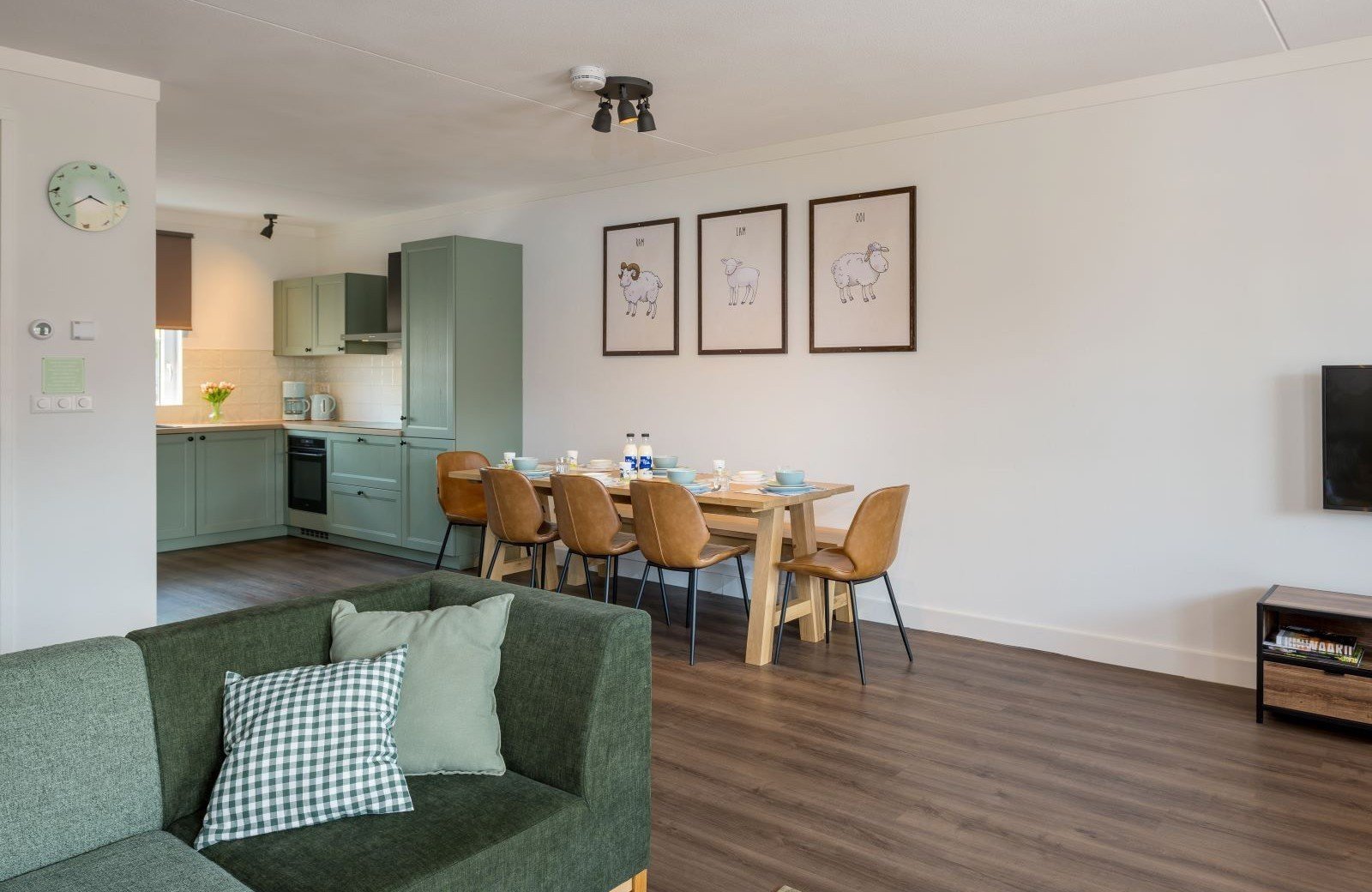 8 personen dorpsstraat mike en molly leefruimte