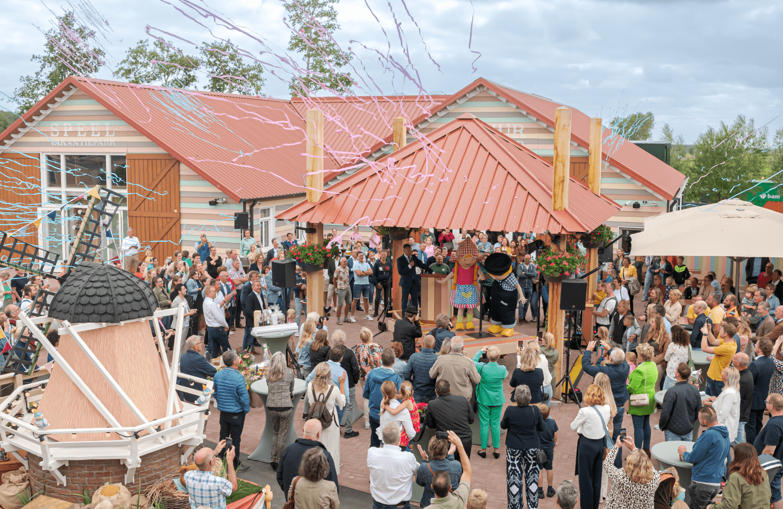 Uitbreidingen Vakantiepark Molenwaard zijn officieel geopend door Fien en Teun!
