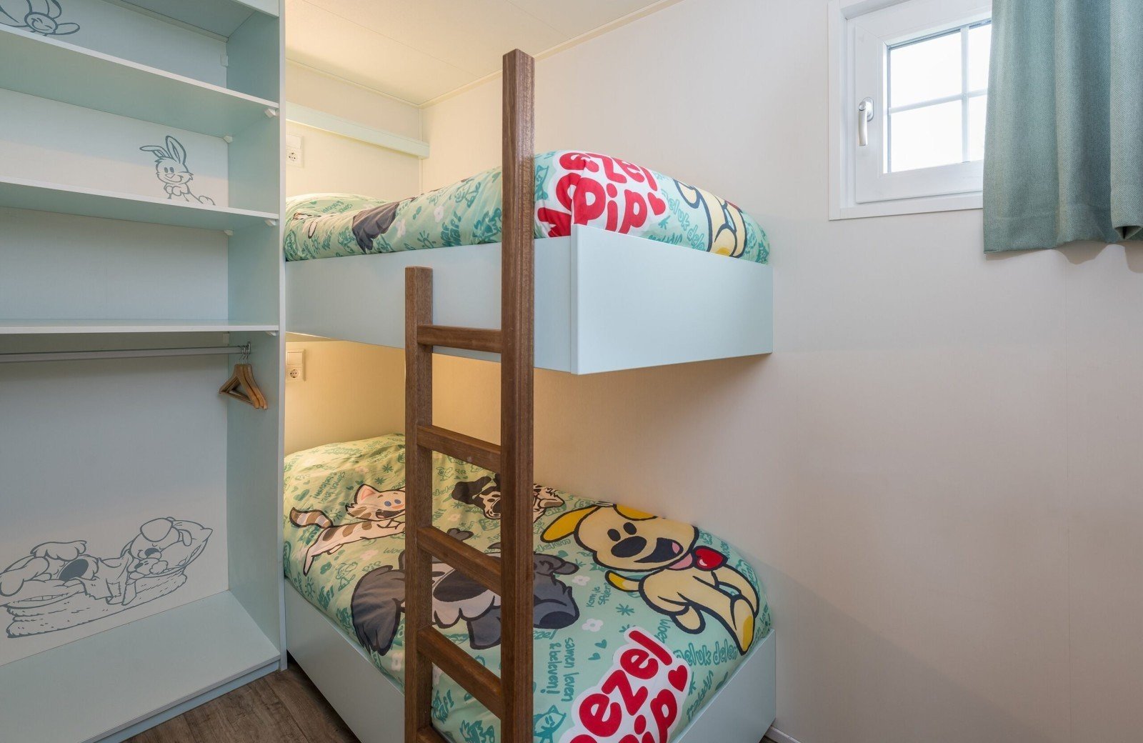 Huisje slaapkamer Woezel en Pip thema bij Familie Resort Molenwaard