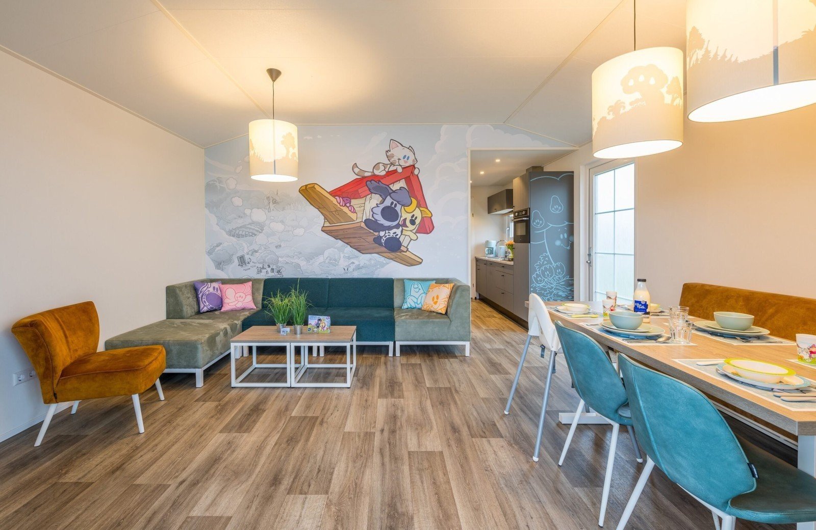 Huisje woonkamer Woezel en Pip thema bij Familie Resort Molenwaard