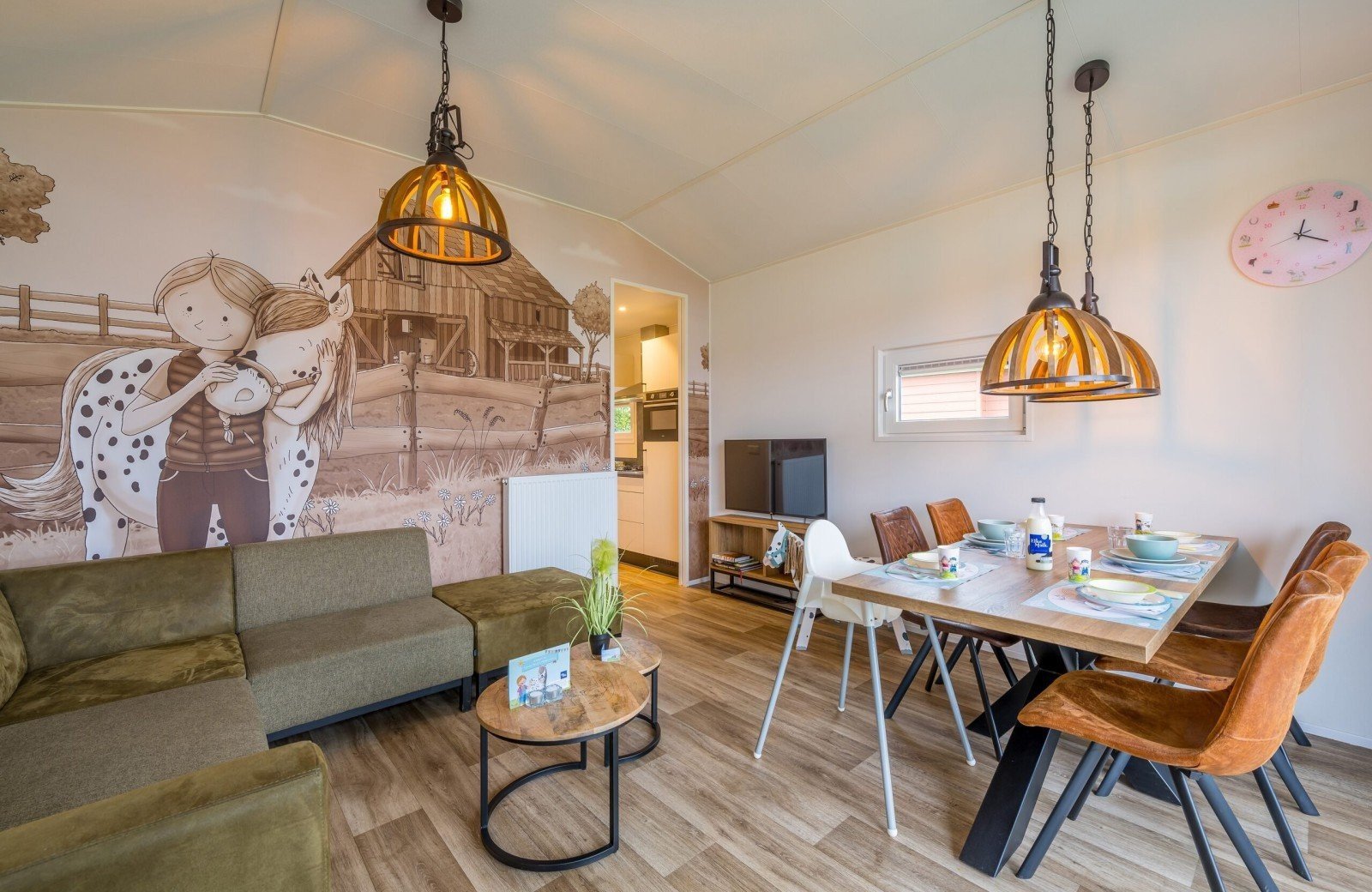 Stip de pony huisje woonkamer bij Familie Resort Molenwaard