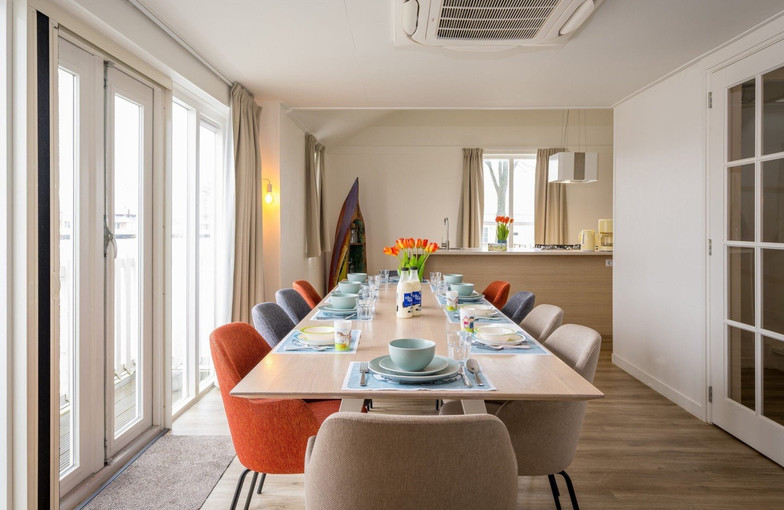 Interieur eetkamer familie resort molenwaard