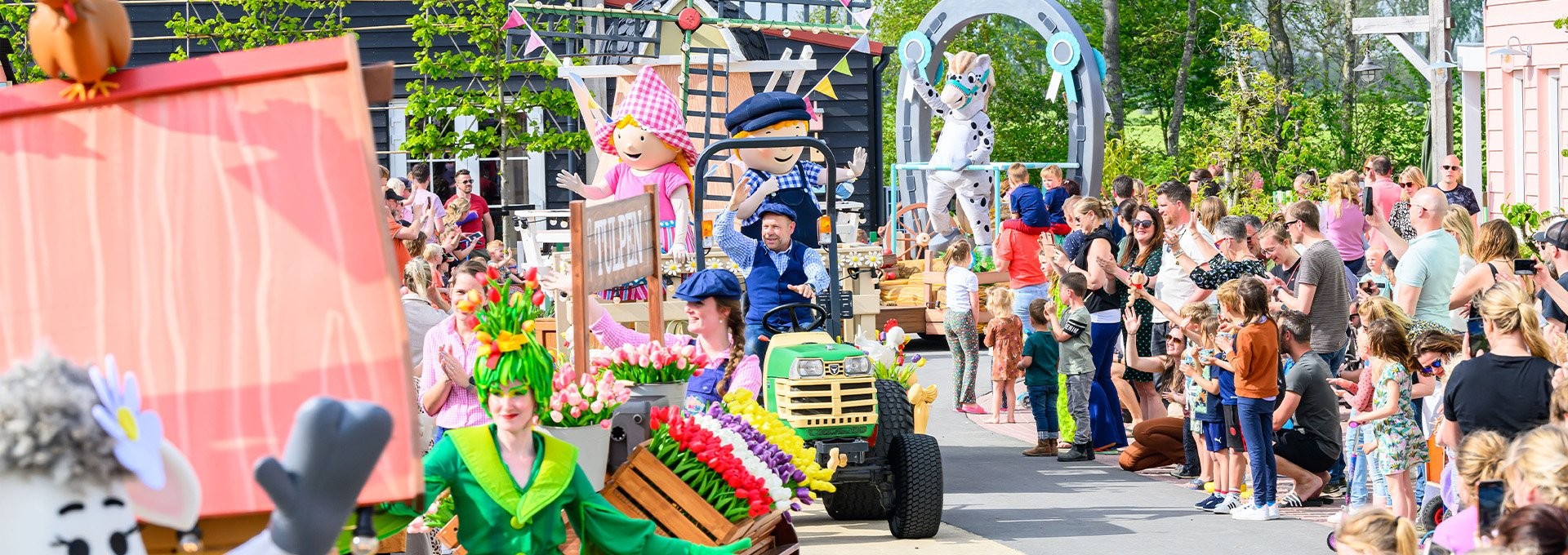 Lente parade bij familie resort molenwaard