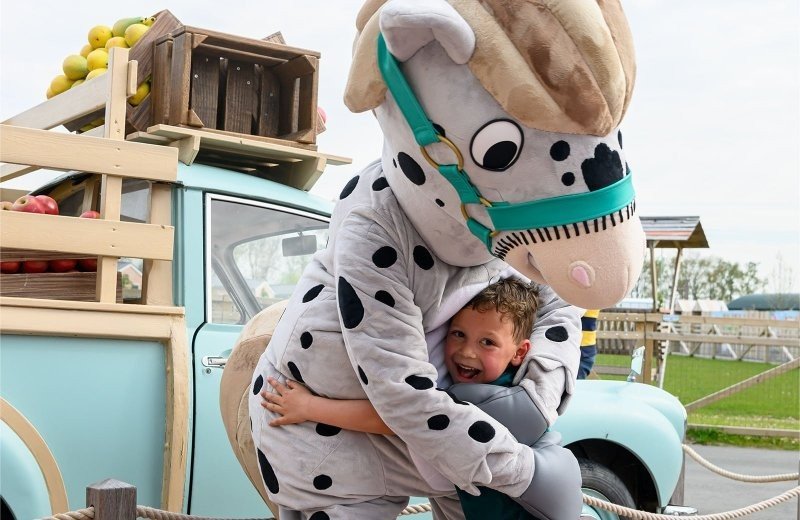 Lente parade stip de pony familie resort molenwaard