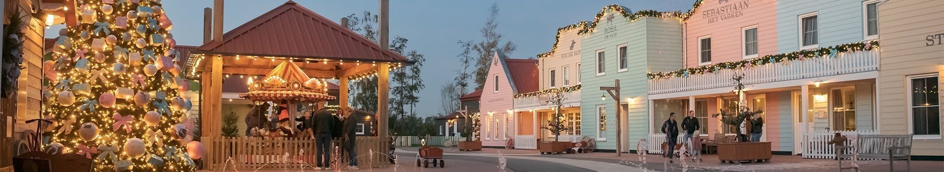 Lichtfestival dorpsstraat bij Familie Resort Molenwaard