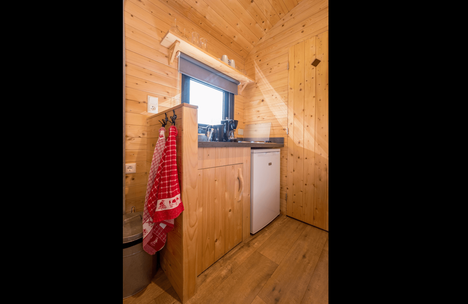 Polderlodge keuken familie resort molenwaard