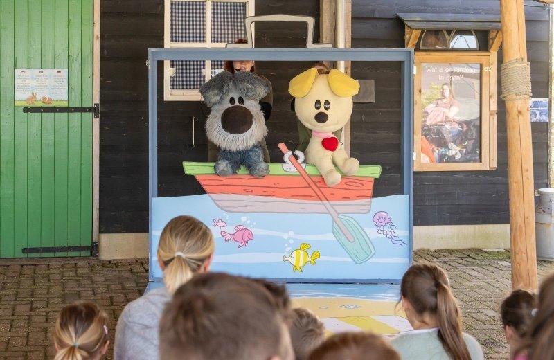 Woezel en pip minishow bij Familie Resort Molenwaard
